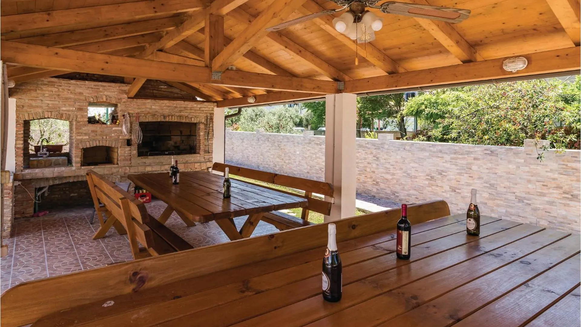 שטיניאן Gorgeous Home In Valbandon With Wifi 0*,  קרואטיה