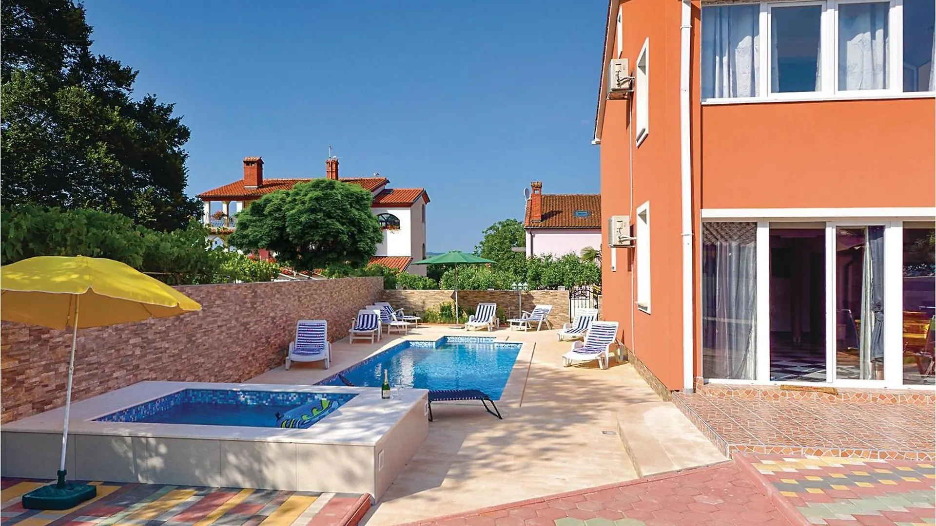 שטיניאן Gorgeous Home In Valbandon With Wifi 0*,